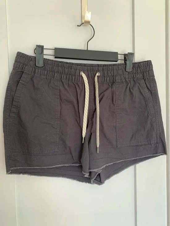 54. Size Medium VUORI Charcoal Grey Ripstop Shorts - Picture 1 of 5
